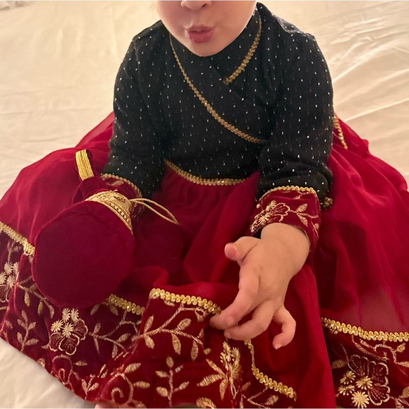 Red and black dress with velvet border and embroidery. Kids - 3-4 years - Picture 1 of 2